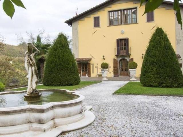 Locale Commerciale in vendita a Unione Comuni Garfagnana, Castelnuovo Di Garfagnana