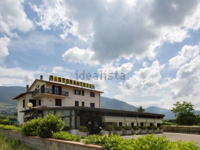 Locale Commerciale in vendita a Assisi, Umbria