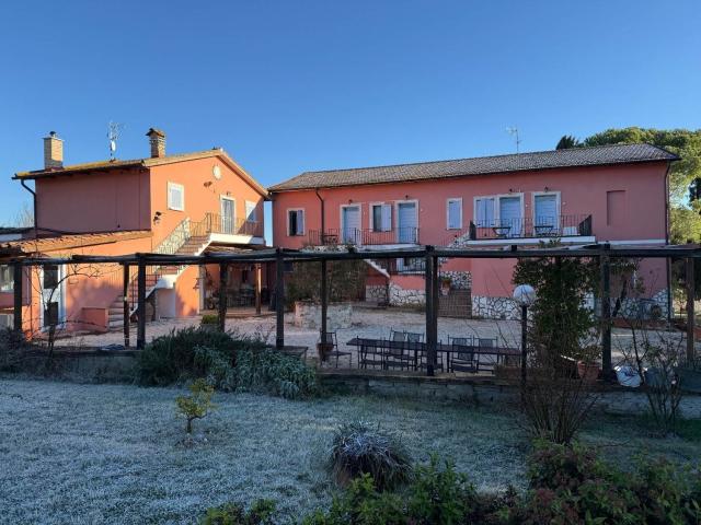 Locale Commerciale in vendita a Gioiella, Umbria
