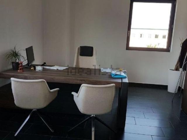 Locale Commerciale in vendita a Bornade di Sotto, Desenzano Del Garda