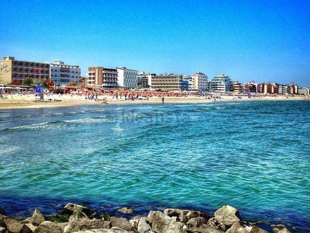 Locale Commerciale in vendita a Lido di Savio, Ravenna