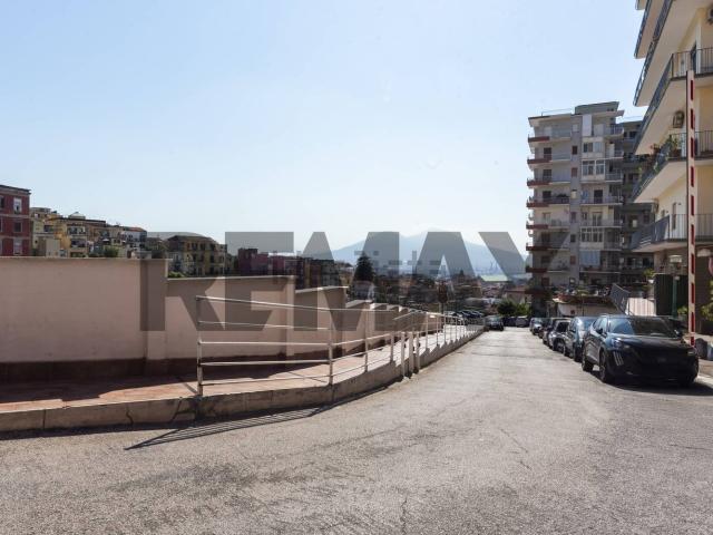 Locale Commerciale in vendita a Municipalità 2, Campania