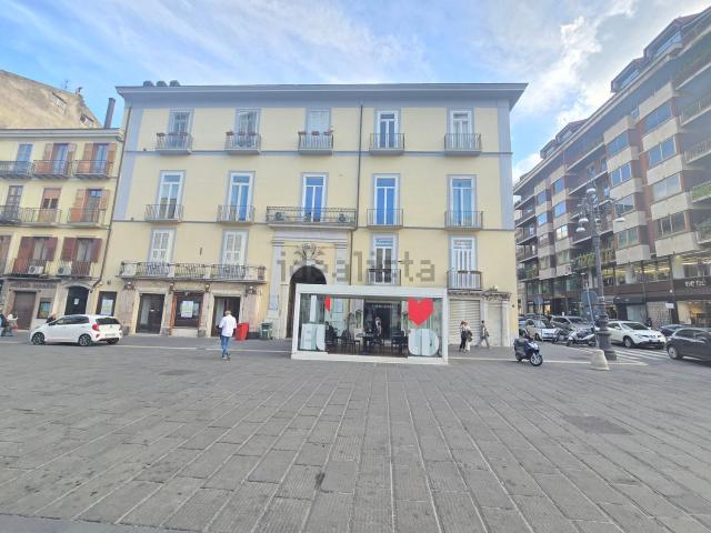 Locale Commerciale in vendita a Avellino, Campania