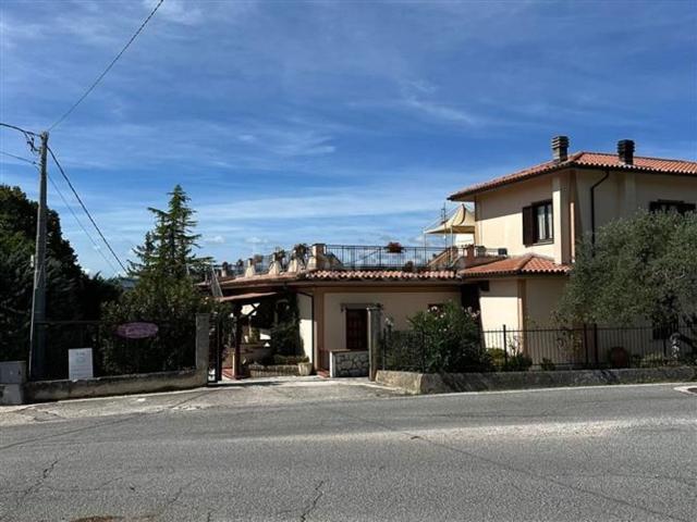 Locale Commerciale in vendita a Rivodutri, Lazio
