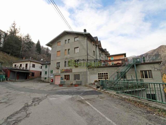 Locale Commerciale in vendita a Unione dei comuni del Frignano, Fanano