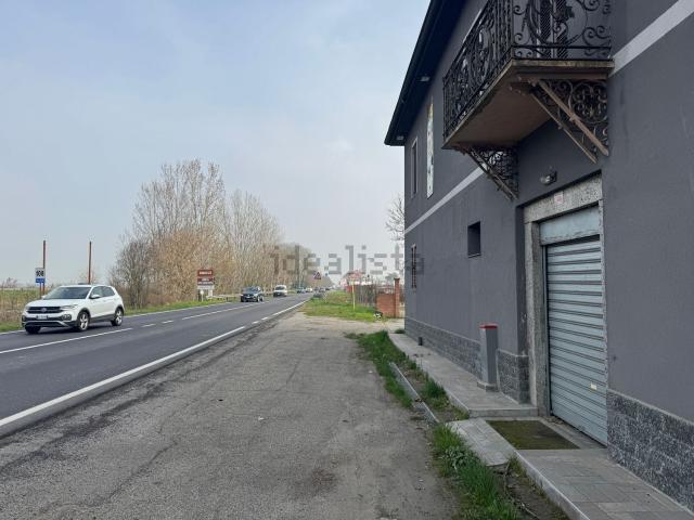 Locale Commerciale in vendita a Unione dei Comuni I Fontanili, Zibido San Giacomo
