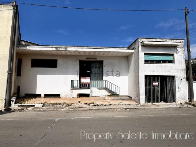 Locale Commerciale in vendita a Puglia, Lecce