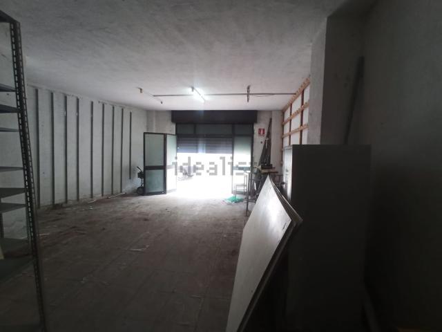 Locale Commerciale in vendita a Petrarelle, Caserta