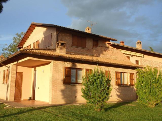 Locale Commerciale in vendita a Gioiella, Umbria