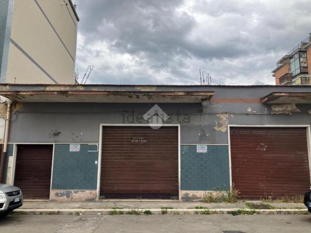 Locale Commerciale in vendita a Rione Candelaro, Puglia