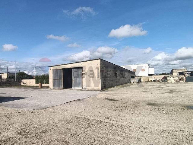 Locale Commerciale in vendita a Puglia, Brindisi