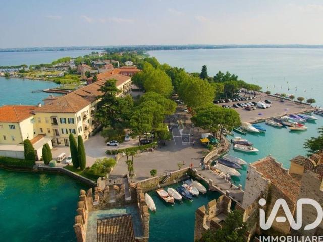 Locale Commerciale in vendita a Lugana, Sirmione