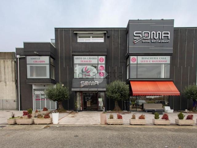 Locale Commerciale in vendita a Soave, Veneto
