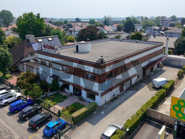Locale Commerciale in vendita a Quartiere Boschetto, Trezzano Sul Naviglio