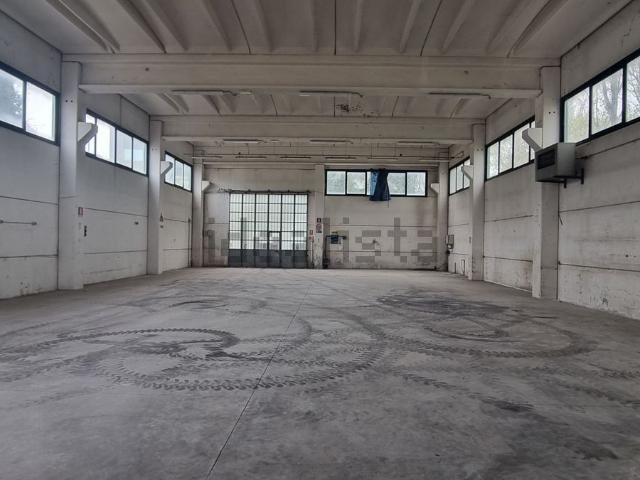 Locale Commerciale in vendita a Riccione, Reggio Emilia