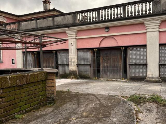 Locale Commerciale in vendita a Zugliano, Veneto