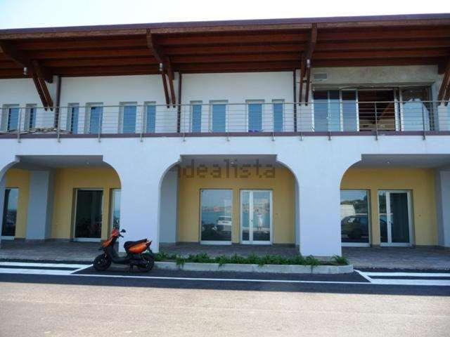 Locale Commerciale in vendita a Marche, Ancona