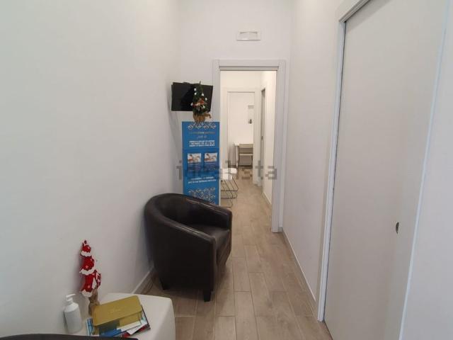 Locale Commerciale in vendita a Puglia, Bari