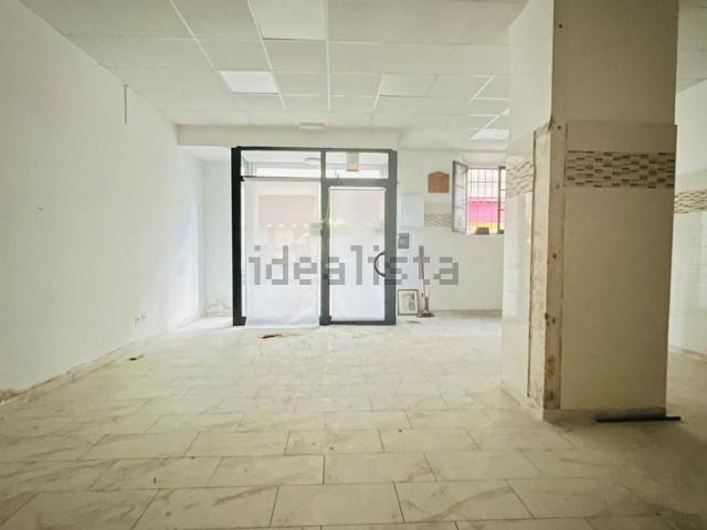 Locale Commerciale in vendita a Cascina