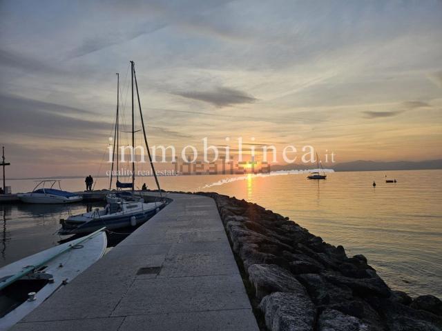 Locale Commerciale in vendita a Lazise, Veneto
