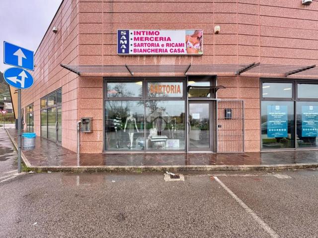 Locale Commerciale in vendita a Vallefoglia, Marche