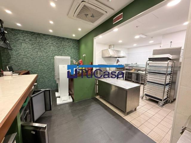 Locale Commerciale in vendita a San Cipriano D'aversa, Campania