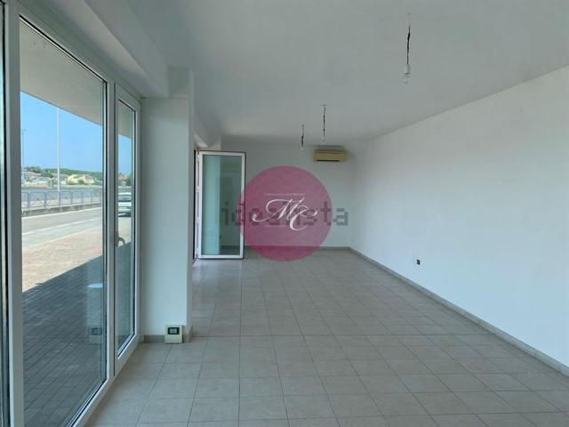 Locale Commerciale in vendita a Ravenna, Reggio Emilia
