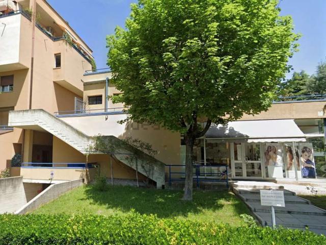 Locale Commerciale in vendita a Pappagnocca, Re