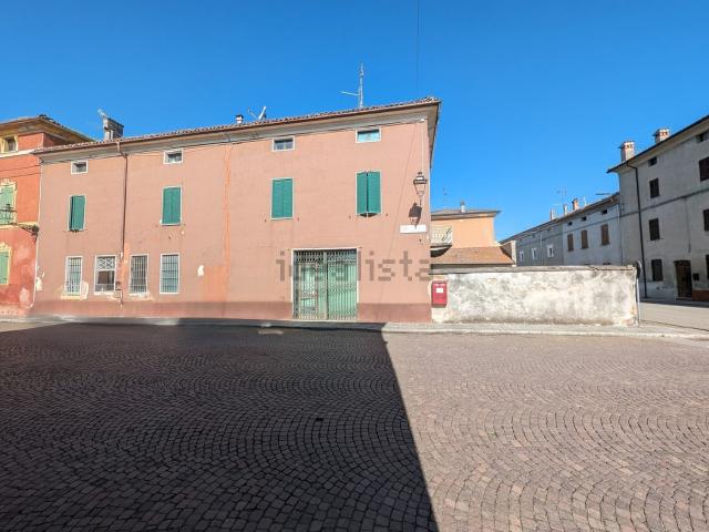 Locale Commerciale in vendita a Polesine Zibello, Zibello