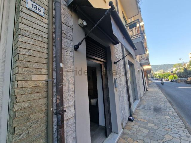 Locale Commerciale in vendita a Alassio, Liguria