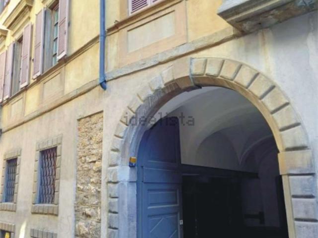 Locale Commerciale in vendita a Città Alta, Bergamo