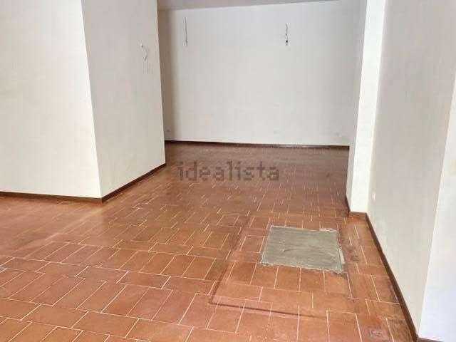 Locale Commerciale in vendita a Spoleto, Umbria