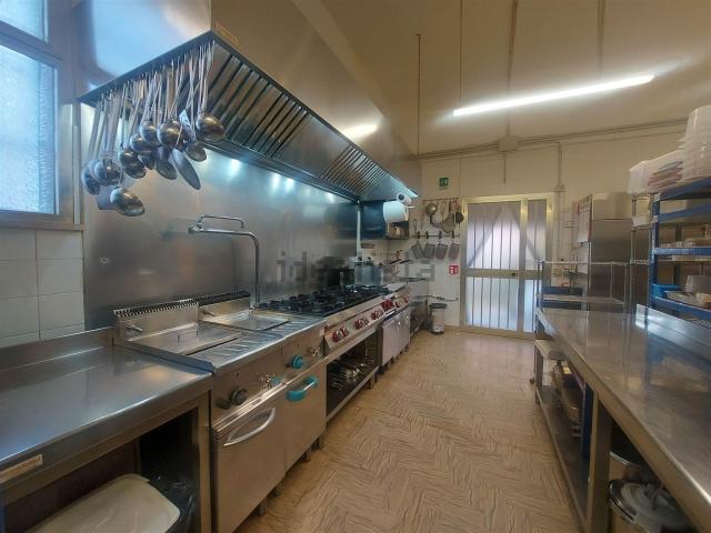 Locale Commerciale in vendita a Lido Adriano, Ravenna