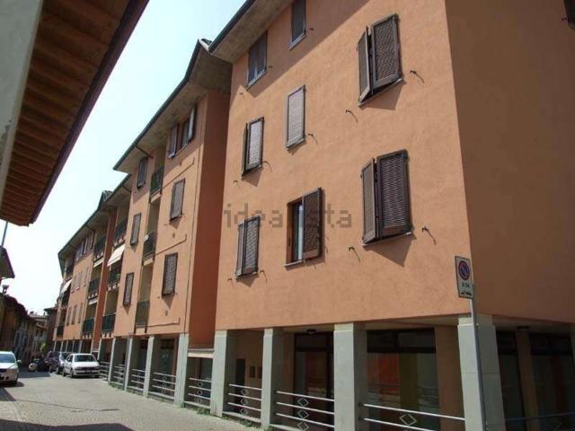 Locale Commerciale in vendita a Alzano Sopra, Alzano Lombardo