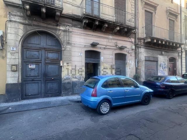 Locale Commerciale in vendita a Centro storico, Catania