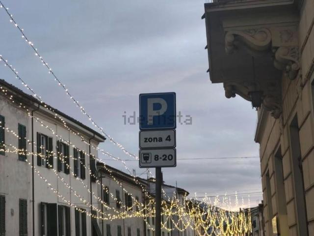 Locale Commerciale in vendita a Monte San Quirico, Lucca