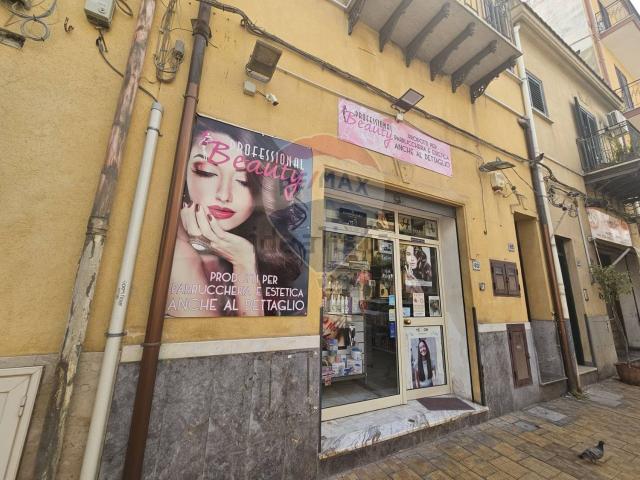 Locale Commerciale in vendita a Bagheria, Sicilia