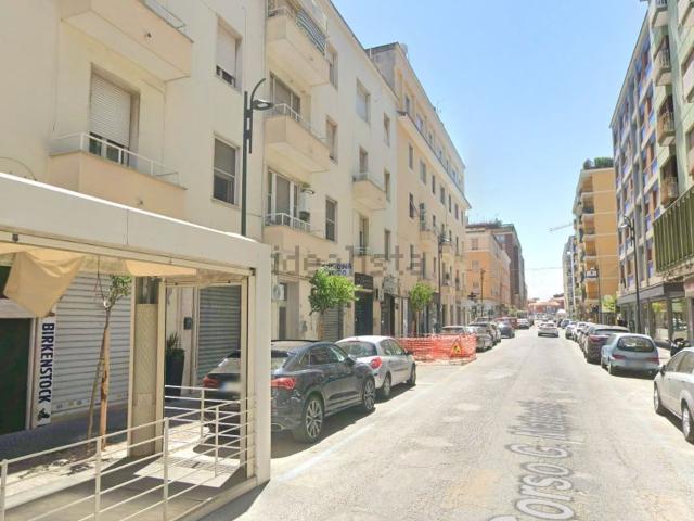 Locale Commerciale in vendita a Villaggio Trieste, Latina