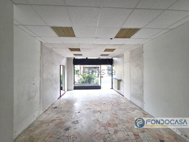 Locale Commerciale in vendita a Barlassina, Monza e della Brianza