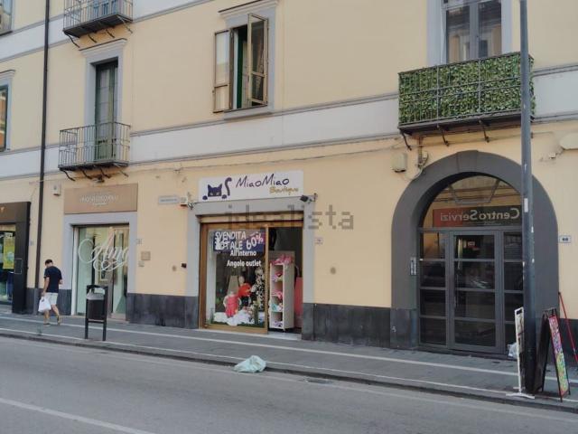 Locale Commerciale in vendita a Pontecagnano