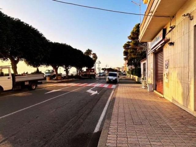 Locale Commerciale in vendita a Calabria, Cosenza