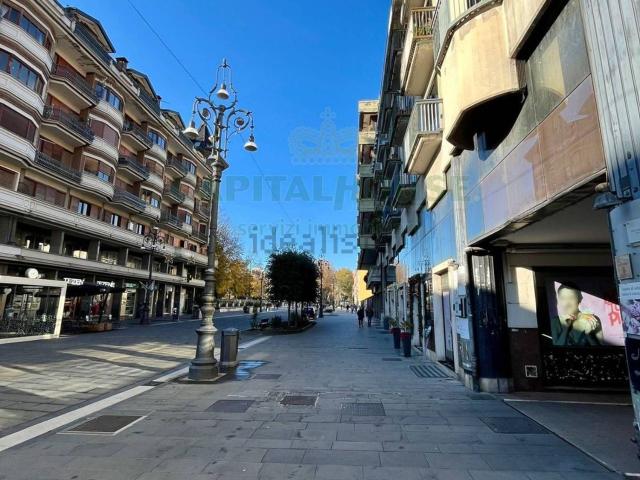 Locale Commerciale in vendita a Avellino, Campania