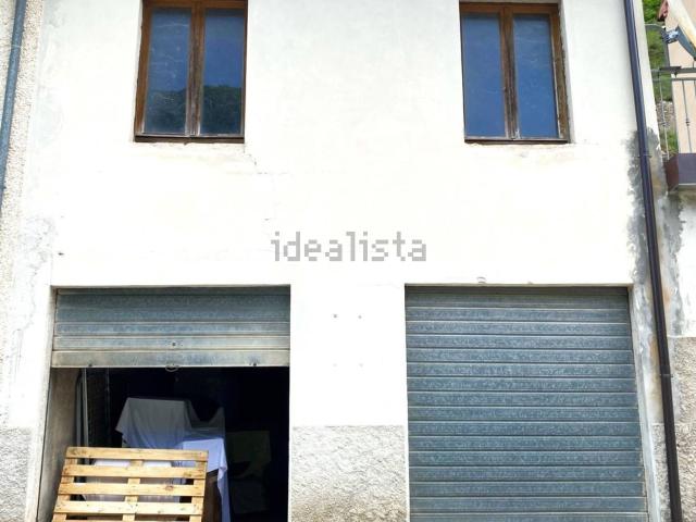 Locale Commerciale in vendita a Marche, Ancona