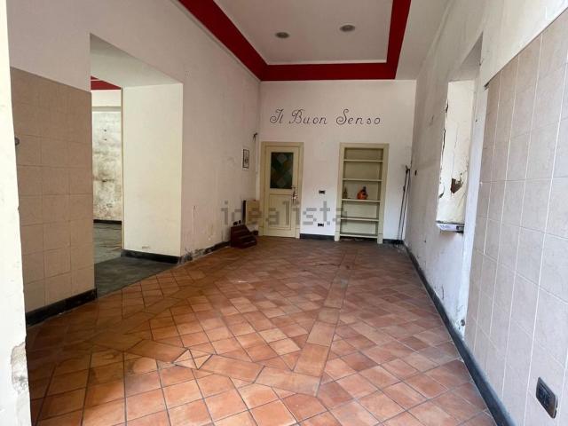 Locale Commerciale in vendita a Pagani, Campania