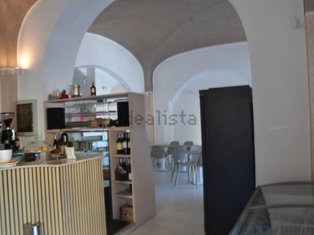 Locale Commerciale in vendita a Cetraro Paese, Calabria