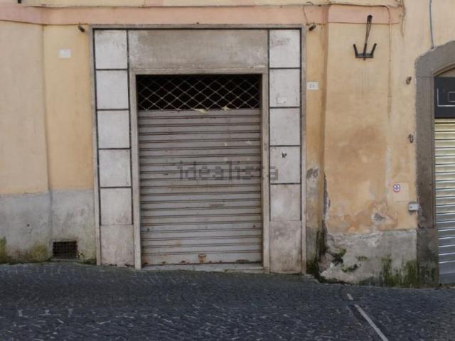 Locale Commerciale in vendita a Canepina, Lazio
