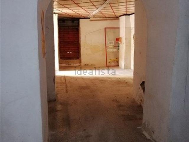 Locale Commerciale in vendita a Puglia, Bari