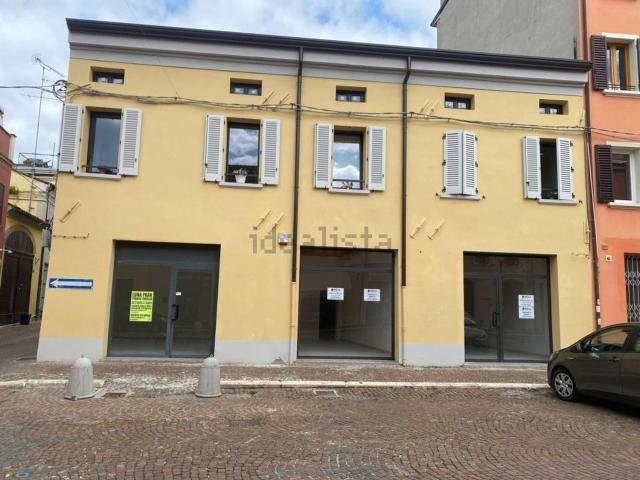 Locale Commerciale in vendita a Unione Comuni Modenesi Area Nord, Finale Emilia