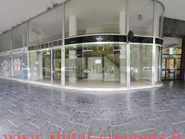 Locale Commerciale in vendita a Centro Storico, Cremona