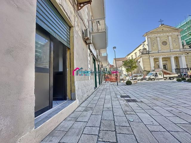Locale Commerciale in vendita a Saviano, Campania